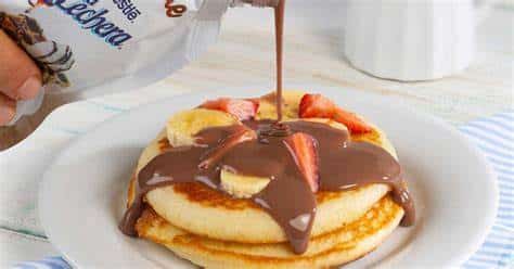 Pancakes con Crema Batida y Chocolate