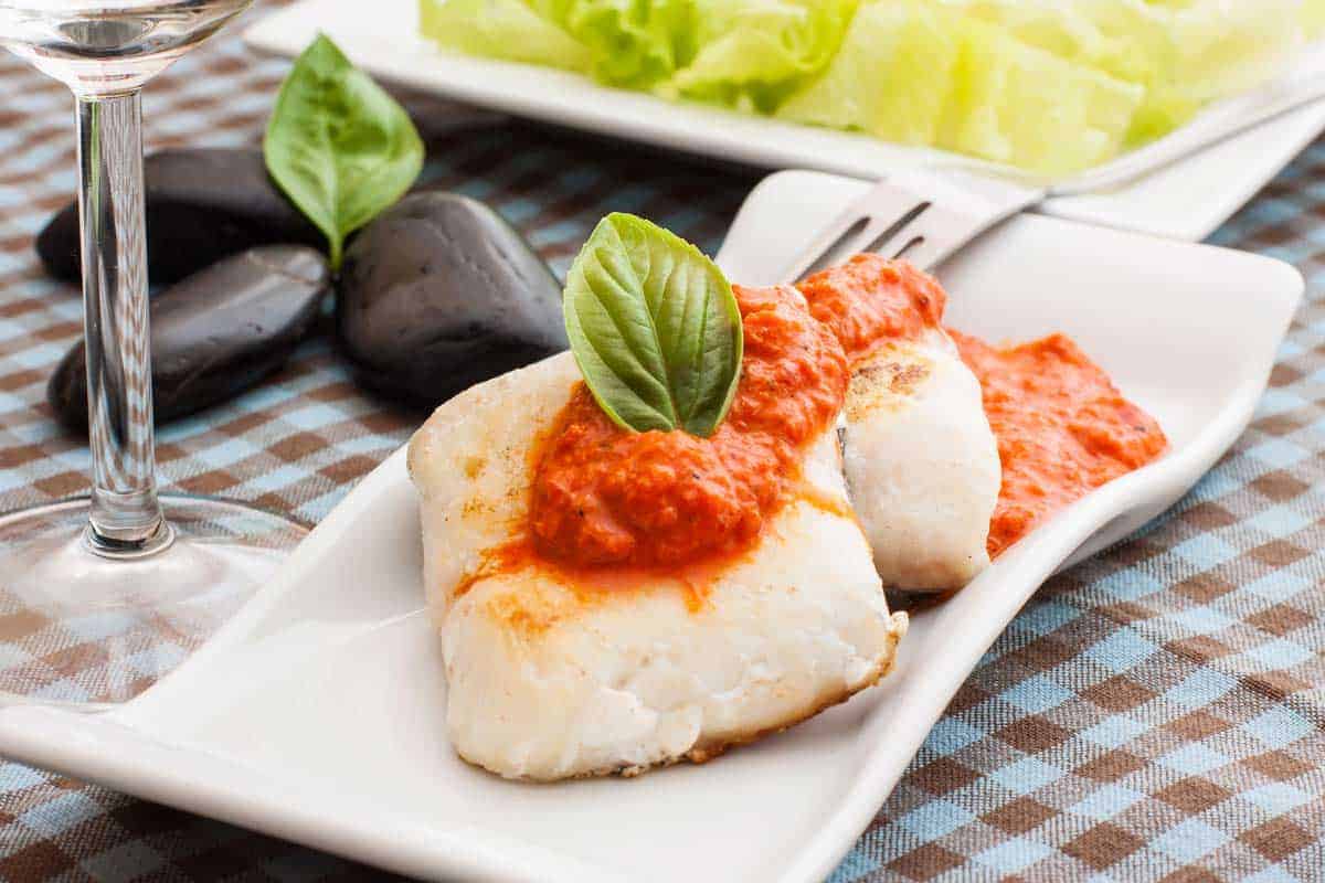 Merluza con Salsa de Pimientos