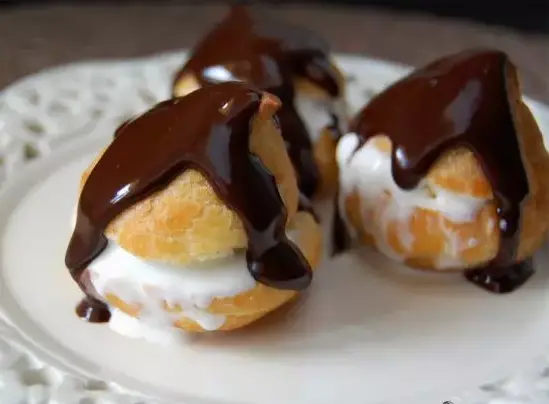 Profiteroles