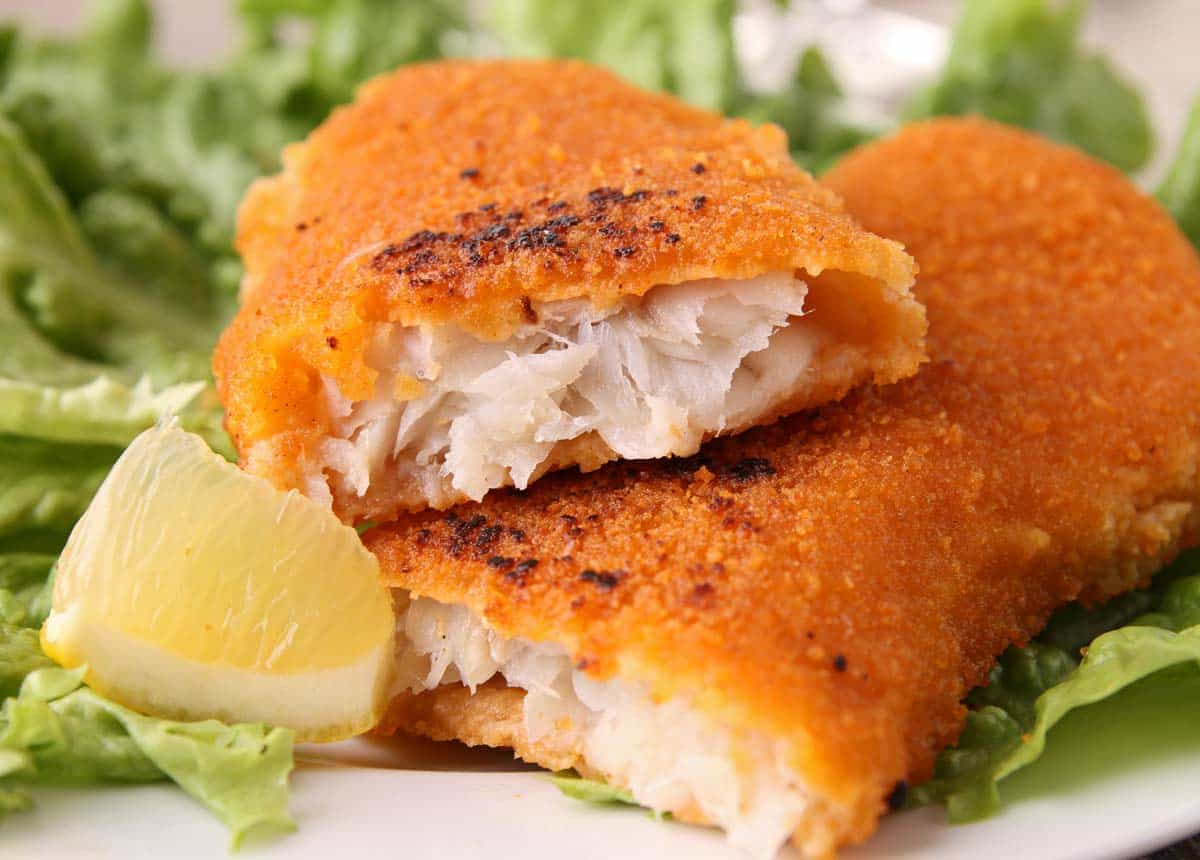 Filete de Pescado Empanizado al Estilo Mediterráneo