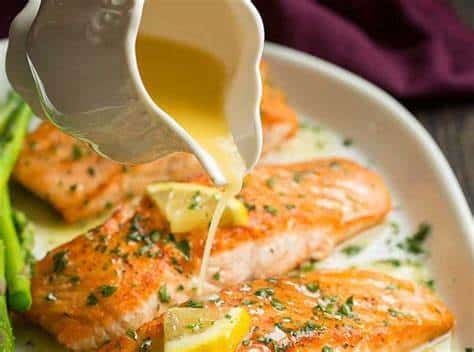 Filete de Pescado en Salsa de Mantequilla y Ajo