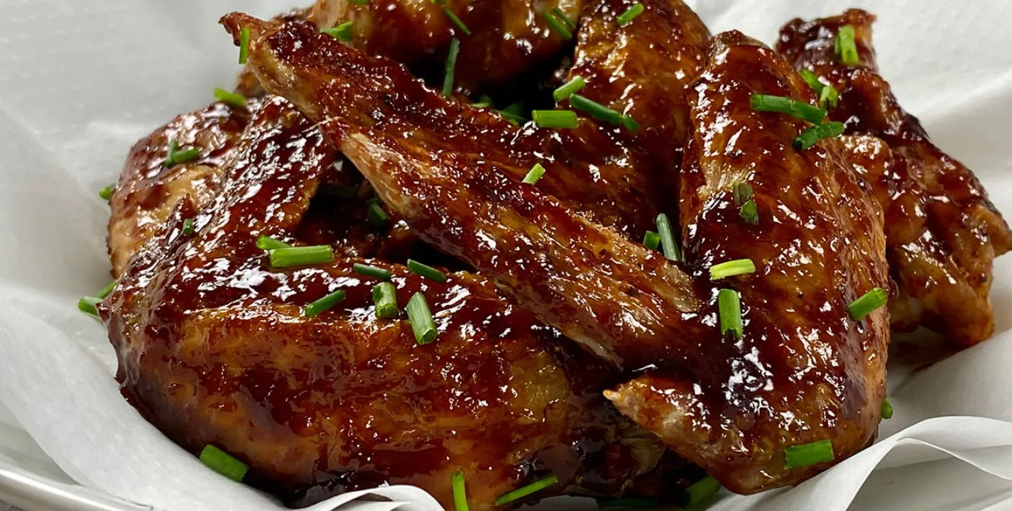 Alas de Pollo al Horno con Salsa Barbacoa Casera