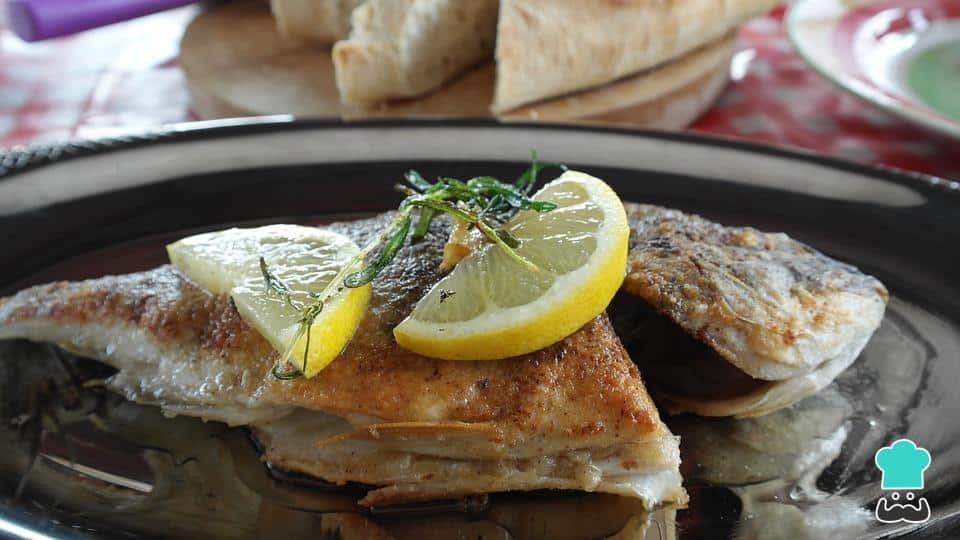 Pescado al Horno con Limón y Hierbas