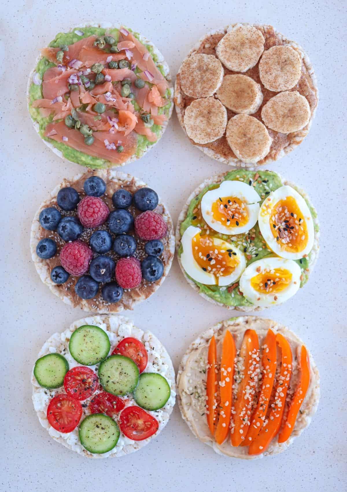Rice Cakes with Cottage Cheese and Tomato.
